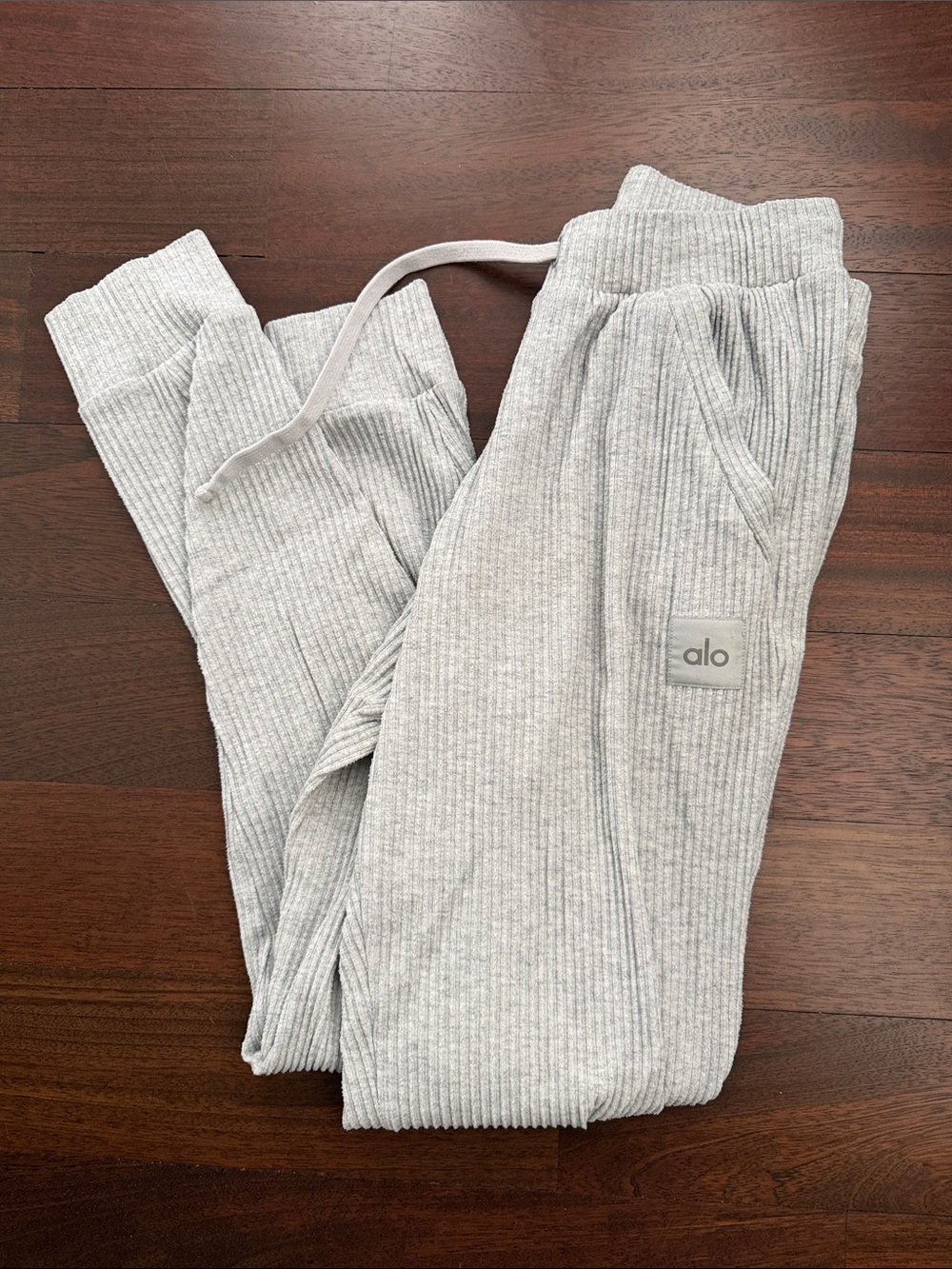 Alo Yoga Muse Ribbed Jogger Sweatpants - Picture 2 of 4